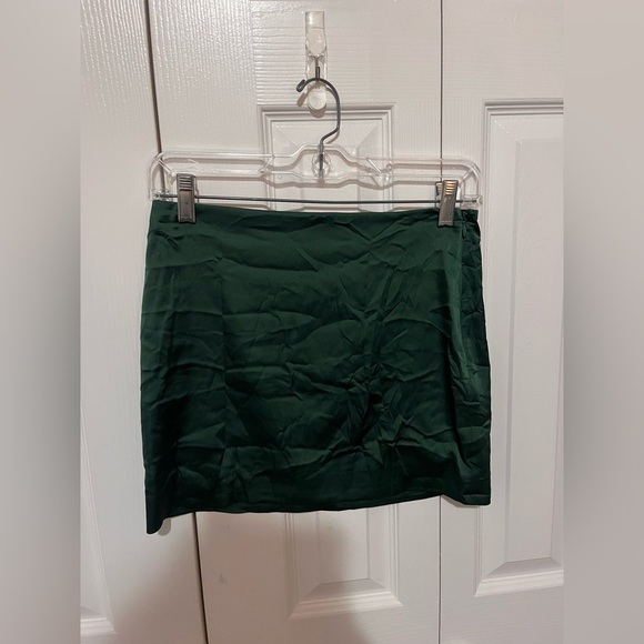 Sunday Best Rocco Satin Mini Skirt Nori Green Size 2 NWT - Picture 3 of 3